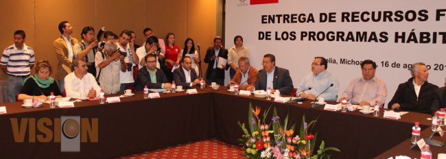 Recibe Aldo Macías Alejandres recursos del programa Rescate de Espacios Públicos