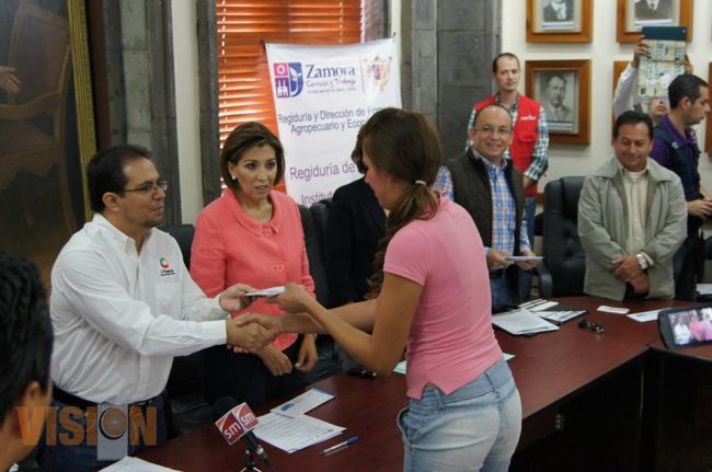 Emprendedoras zamoranas reciben recursos del programa 