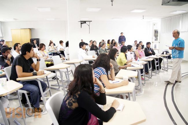 La educación es la base fundamental en el desarrollo de los niños: Kohan