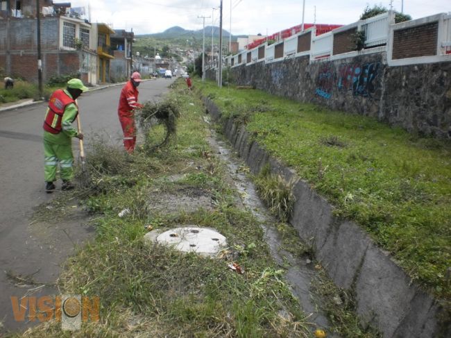 Mantienen trabajos de limpieza, desazolve y reparación de vialidades.