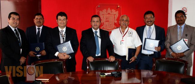Reconoce FBI a policía, por deportar a homicida