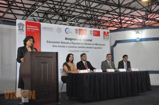 SEMUJER y SEE capacitan a docentes para implementar la clase “educación sexual y equidad de género