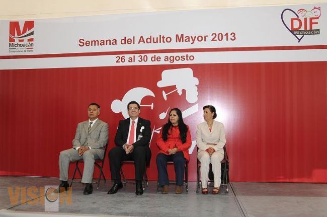 El Sistema Dif Michoacán realiza actividades de la semana del adulto mayor en Morelia.