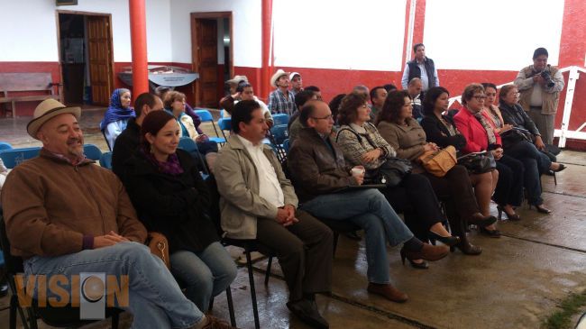 Atestiguan sesión ordinaria de comité municipal de transparencia de Ario de Rosales.
