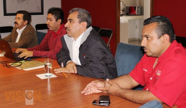 Aldo Macías no considera aumento de impuestos para 2014