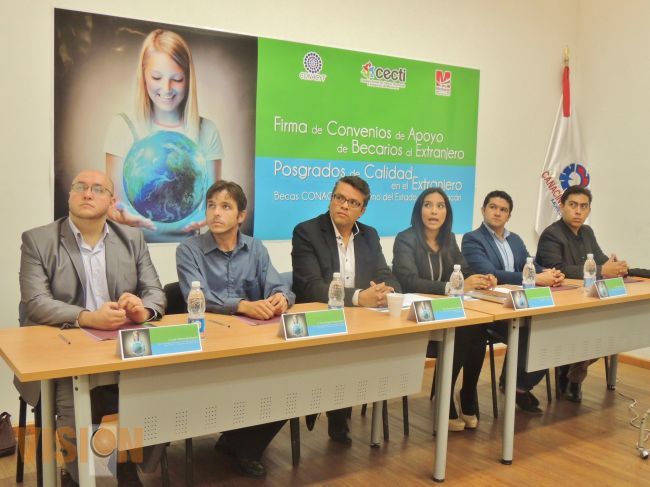 CECTI  y CONACYT firman convenio de Apoyo Becarios al Extranjero.