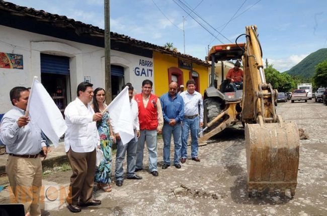 Jesús Reyna arranca acciones sociales que fortalecerán actividad económica en Aquila