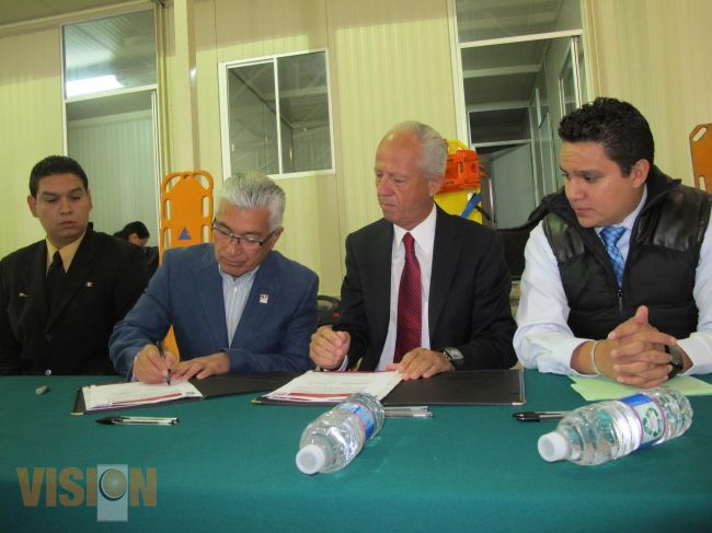 Firma convenio de colaboración SSM y grupo de  Apoyo Aéreo.