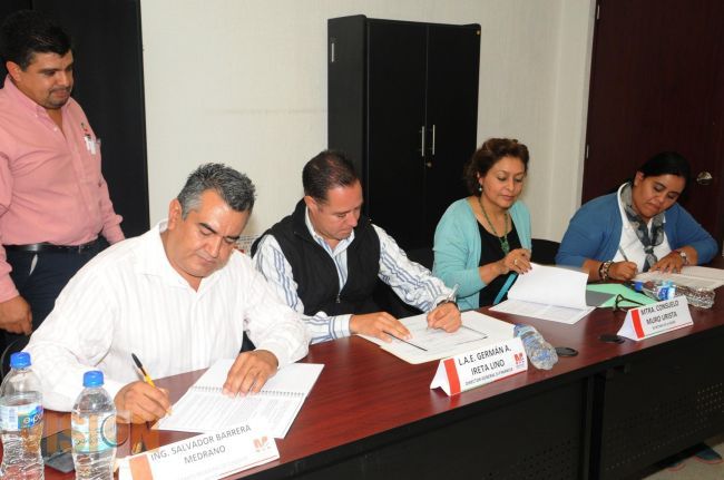 Firman convenio de colaboración Sí Financia y Ayuntamiento de Turicato.
