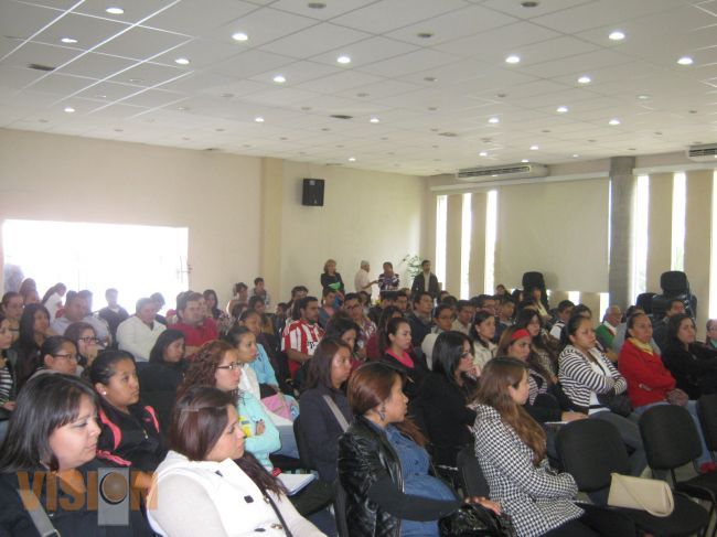 Capacitan a prestadores de servicio social sobre prevención de adicciones