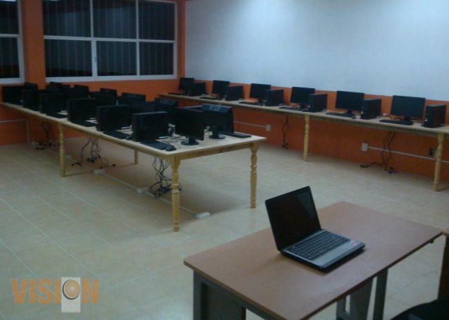 Se instaló centro de cómputo del campus otomí-mazahua.