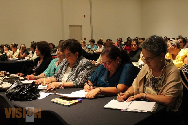 Capacitan a docentes para disminuir rezago educativo y deserción escolar en secundarias técnicas. 