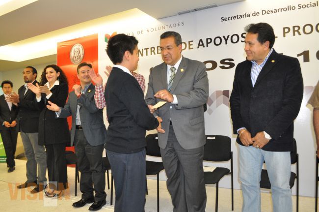400 niños de Morelia reciben apoyo por alto nivel de aprovechamiento.