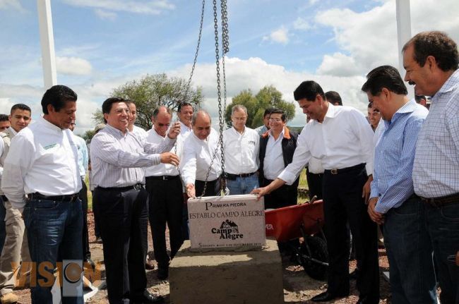 El gobernador Jesús Reyna García inauguró en Sahuayo dos nuevas procesadoras de alimentos.