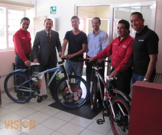 Entregaron dos bicicletas sorteadas entre participantes a paseo ciclista