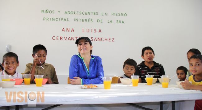 Ana Luisa Cervantes inauguró primer desayunador para niños del Pamar