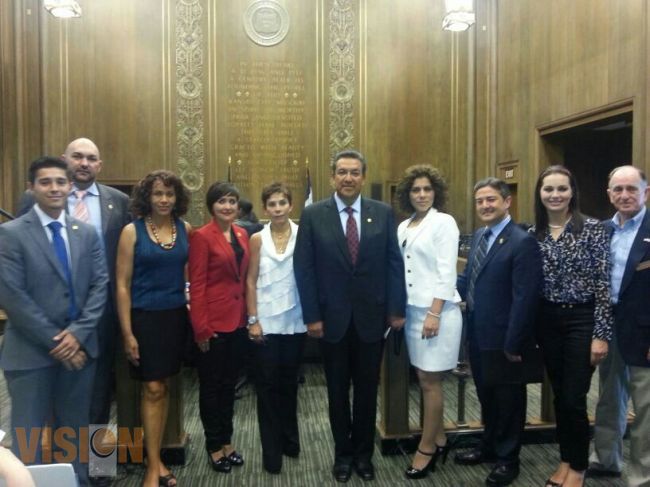Autoridades municipales en sesión de Cabildo de Kansas.