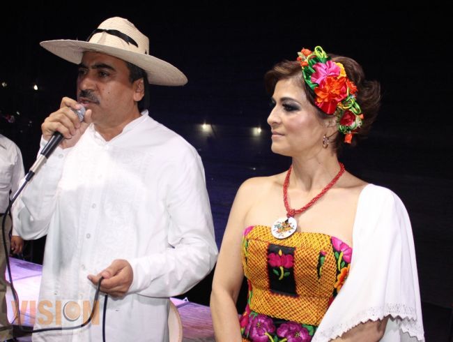 Gran respuesta ciudadana a noche mexicana del DIF en beneficio de los adultos mayores