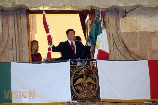 Festejan morelianos y michoacanos en paz El Grito de Independencia