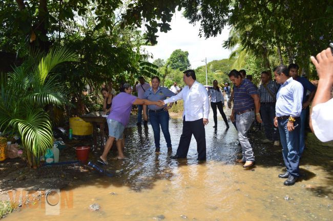 Acude Gobernador Jesús Reyna a Lázaro Cárdenas para atender a familias damnificadas por lluvias.