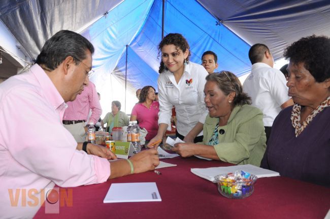 Ayuntamiento realiza Audiencia Pública en la Tenencia de Santiago Undameo.