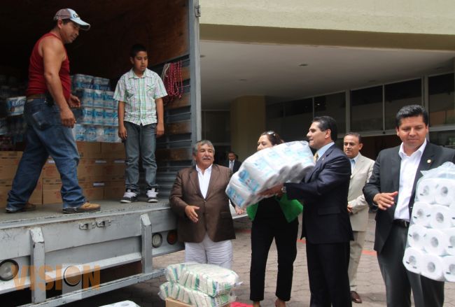 Dan banderazo de salida a 600 mil pesos en especie para damnificados michoacanos
