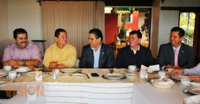 Silvano Aureoles se reúne con líderes sindicales