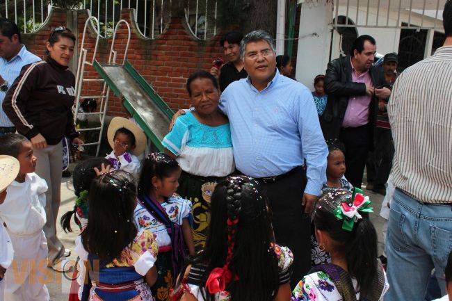 SEE atiende solicitudes de Jardín de Niños de Janitzio