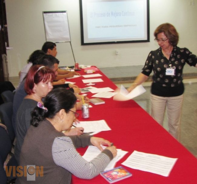 Imparten capacitación de nacional financiera a negocios de Uruapan