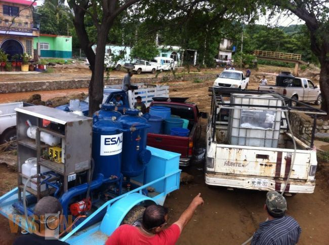 SSM  distribuye 21 mil litros diarios de agua purificada a damnificados en Lázaro Cárdenas.