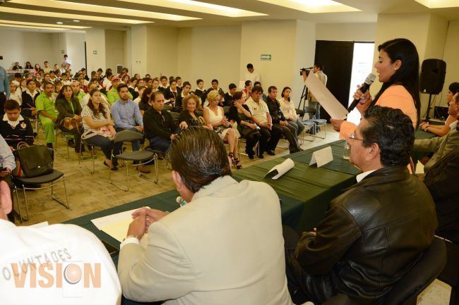 Charlan sobre cuidado y tenencia responsable de mascotas.
