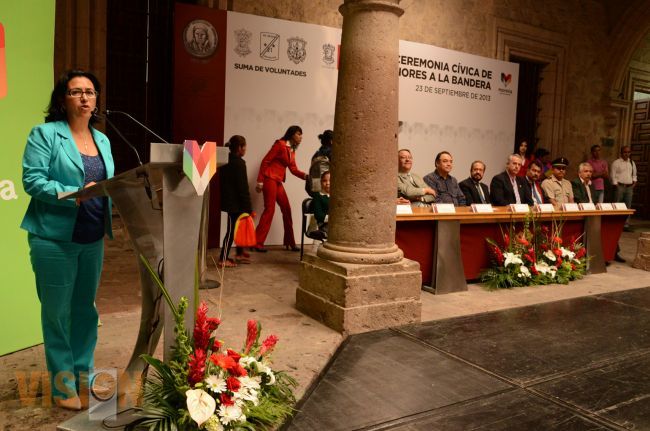 Destacan importancia de realizar actos cívicos en las escuelas.