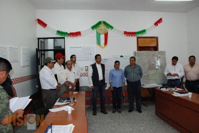 Arriban 9 equipos de las centrales de maquinaria para labores de apoyo en Huetamo y san Lucas.