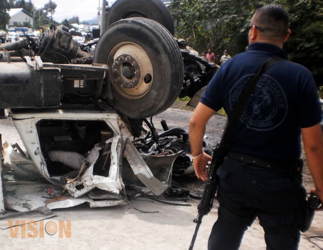 Mortal volcadura en  la Curva del Diablo
