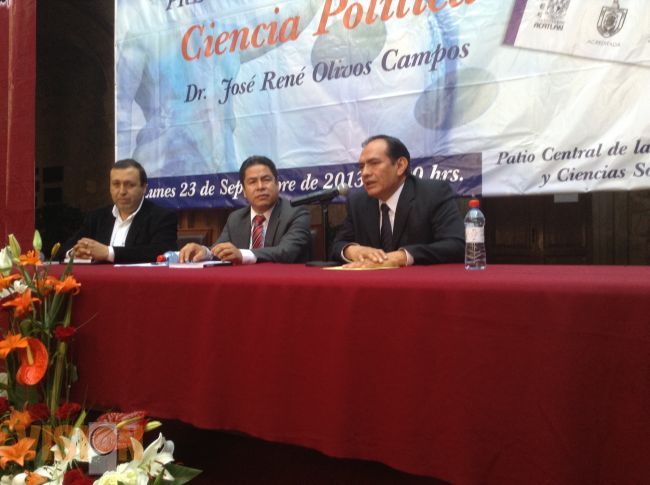 Presenta Facultad de Derecho de la UMSNH, segunda edición del libro 