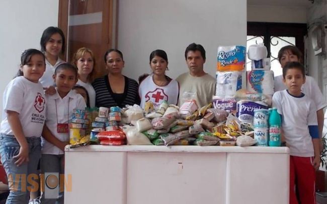 Habitantes de la Colonia Ejidal de Uruapan, apoyan a damnificados 