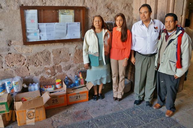 La Escuela Primaria “Esther Tapia” turno matutino, entrego víveres destinados a damnificados.