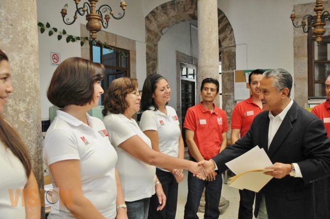 Reconoce Jaime Mares orden y compromiso de trabajadores del periódico oficial.