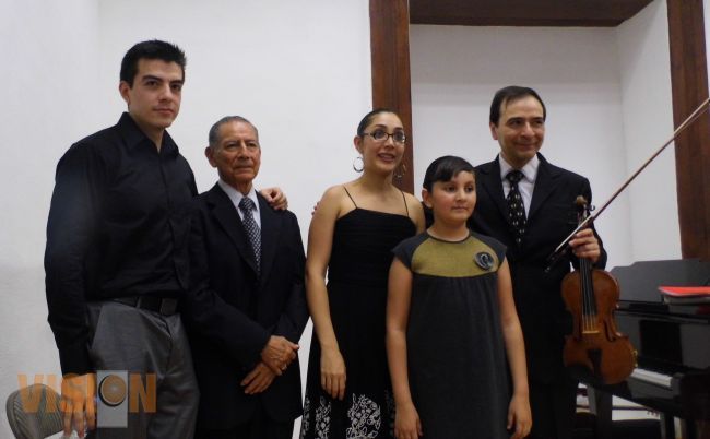 La familia Ramos deleito con su participación musical a los uruapenses