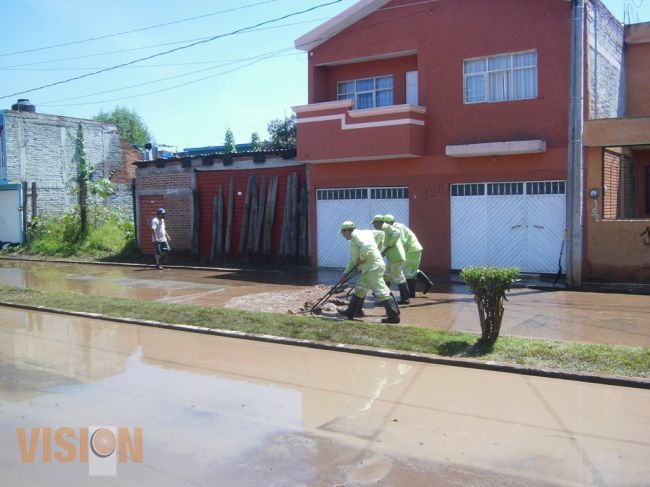 Continúan acciones de limpieza en zonas afectadas por lluvias.