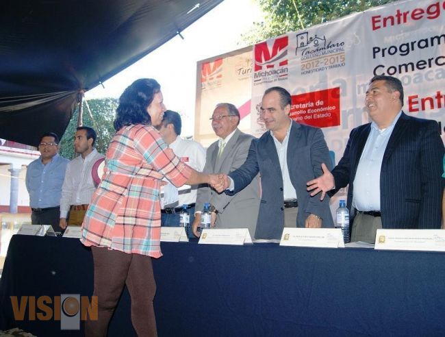 Sedeco otorga apoyos para fomentar empleo en Tacambaro