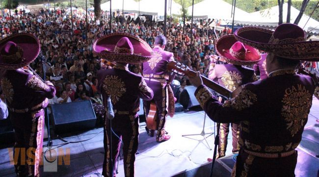 Con broche de oro cerraron fiestas patrias en Uruapan