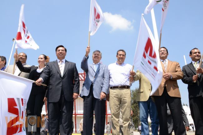 Gobierno del Estado entrego patrullas y equipo a 53 Municipios.