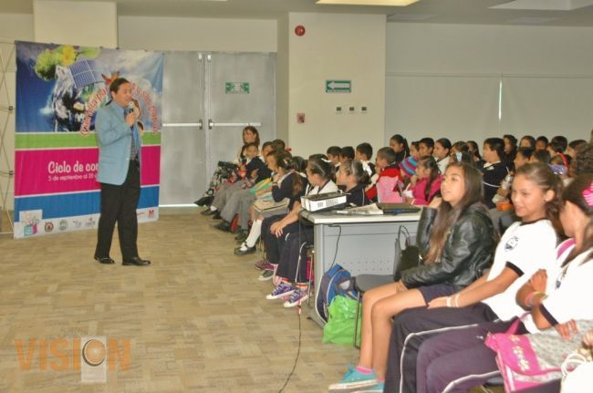 Continúan conferencias de ciencia para niños y sus papás en el Centro Polifórum Digital.