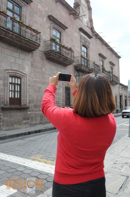 El lunes, premiación de concurso de fotografía con teléfono celular.