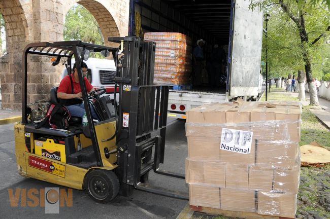 DIF Estatal recibe más de 100 toneladas de víveres del DIF Nacional.