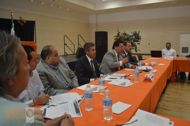 Reconoce Jesús Reyna el esfuerzo de connacionales y exhorta a que Michoacán sea progresista
