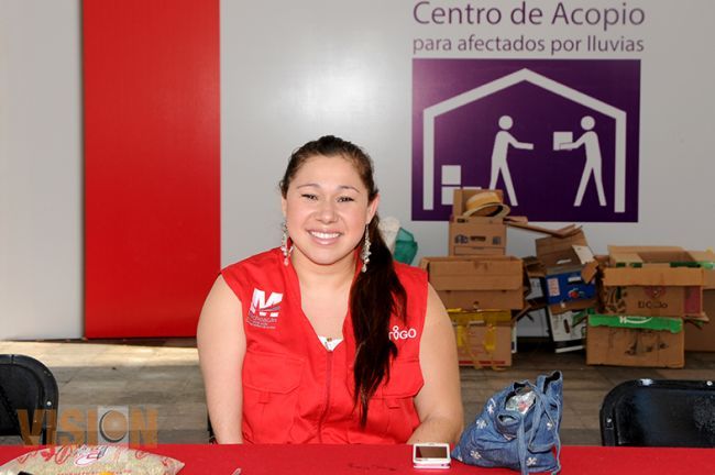 Doramitzi firma autógrafos a favor de damnificados