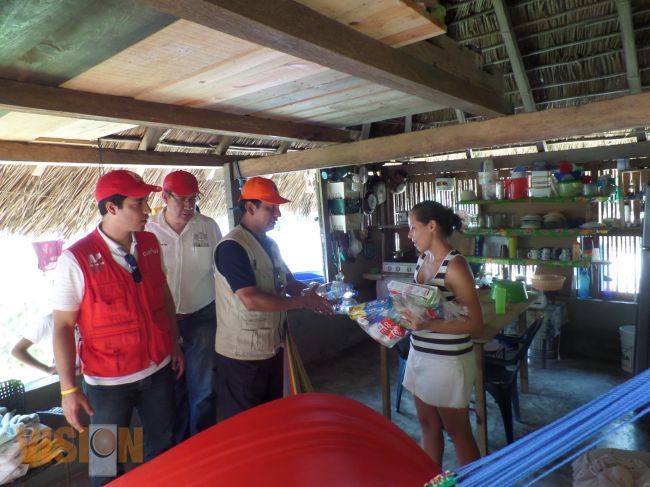 Realizan SEPSOL, ISSSTE y Protección Civil jornada de trabajo para entregar apoyos a damnificados. 