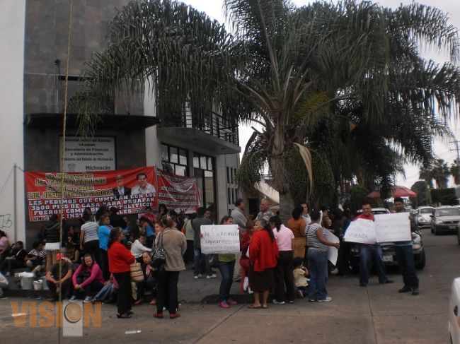 Toman oficinas de Rentas, Cocotra y Registro Público